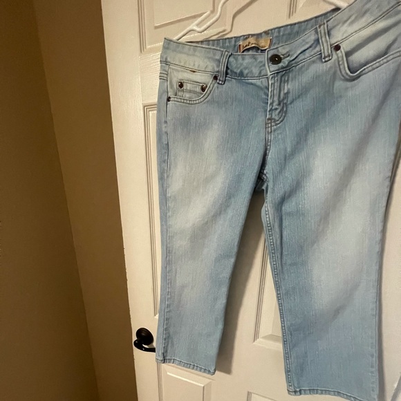 Leo Capri Jeans.  Size 11 - Picture 9 of 15